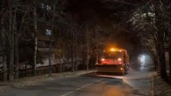 Коммунальщики обработали дороги Кисловодска противогололёдной смесью