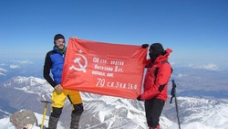 Знамя Победы на Эвересте установил житель Кисловодска 