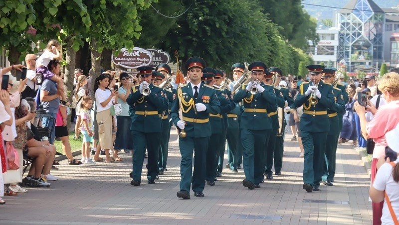 Музыка, Кавказ, поэзия и служба: в Кисловодске завершился фестиваль военных оркестров — фоторепортаж