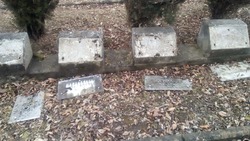 Неизвестные повредили могилы участников ВОВ в Кисловодске