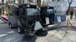Техника на электрической тяге убирает общественные пространства в Кисловодске