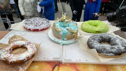 Свыше 15 тыс. пончиков получили участники первого горячего фестиваля в Кисловодске