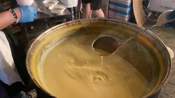 На фестивале в Кисловодске сварили 2000 порций сырного супа
