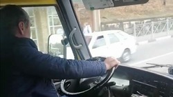 В Кисловодске оштрафуют водителя автобуса за телефон в руках