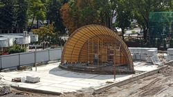 Сцена в виде ракушки появились у школы Рахманинова в Кисловодске