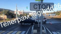 Скорая помощь и легковой автомобиль столкнулись недалеко от Кисловодска