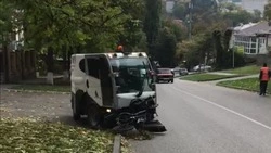 В Кисловодске новые уборочные машины очищают улицы 