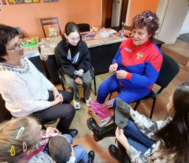 Мастер-класс «Вяжем спицами» провели в Кисловодске для юных жительниц города