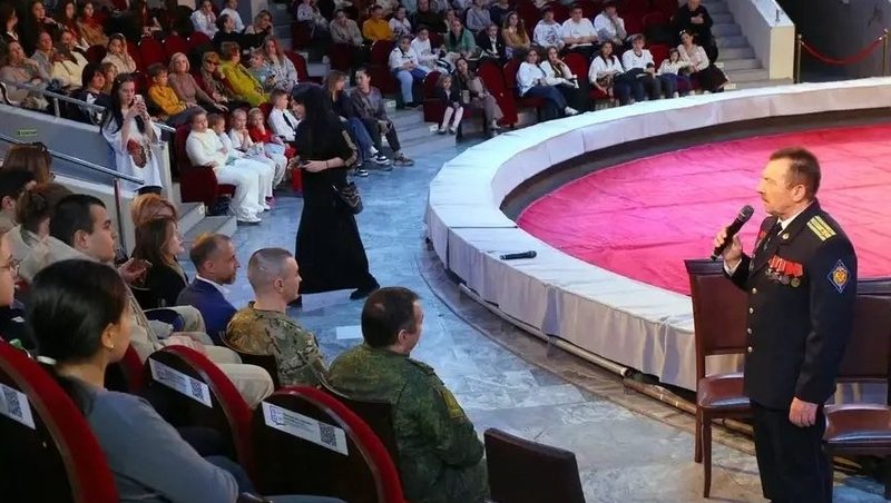 Почти 400 школьников приняли участие в «Разговоре с героем» в Кисловодске