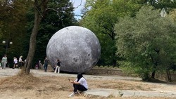 Арт-объект «Луна» демонтировали в парке в Кисловодске