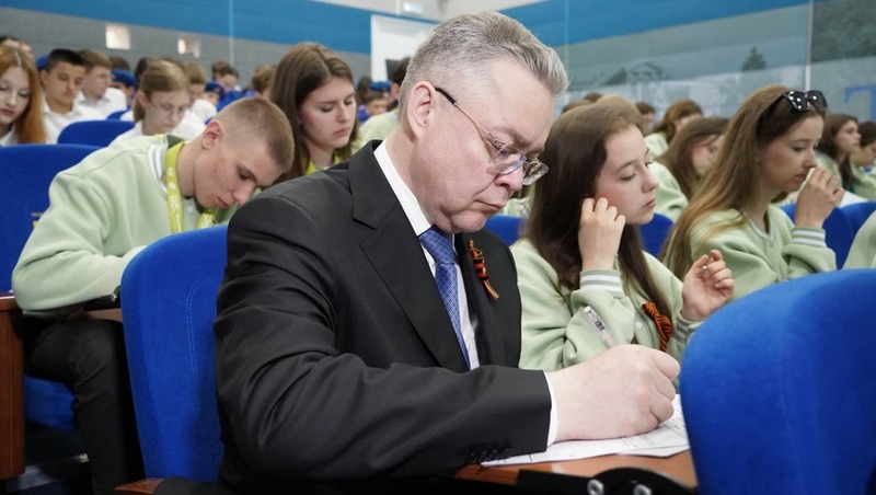 Губернатор Владимиров вместе со ставропольцами написал «Диктант Победы»