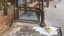 В Кисловодске вандалы разбили остановку