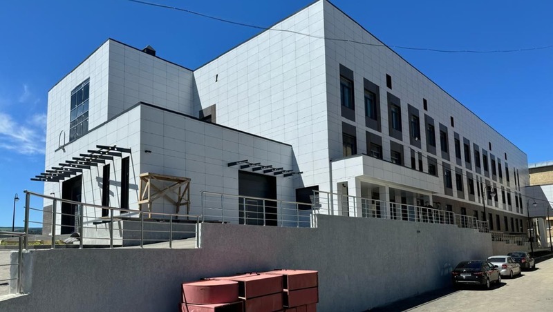 Строительство нового корпуса кисловодской больницы завершено на 90%