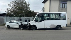 Выехавший на встречную полосу водитель пострадал в Кисловодске