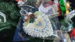 Более 700 детей создали брендированные ёлочные игрушки в Кисловодске 