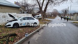 В Кисловодске во время столкновения двух такси пострадали три человека