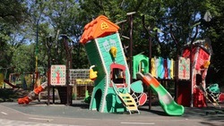 Кисловодские детские площадки вымыли по просьбам горожан
