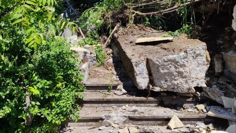 В центре Кисловодска обвалилась подпорная стена Нарзанного бювета