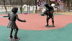 Скульптуры курортников появились на Старом озере в Кисловодске