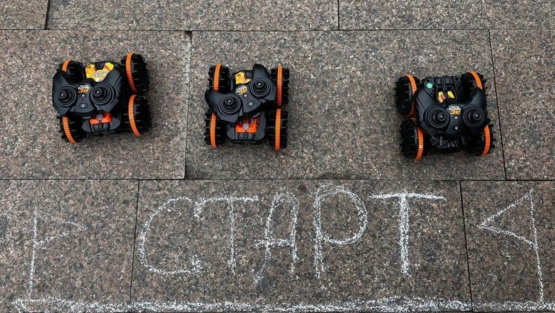 Гонки на радиоуправляемых машинах провели в День отца в Кисловодске 