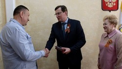 Мэр Кисловодска наградил военнослужащего 