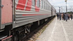 Пассажиры поезда Кисловодск — Тында застряли в дороге из-за аварии на путях