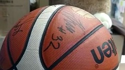Баскетбольный мяч с автографами женской сборной России отправится из Кисловодска детям Донбасса