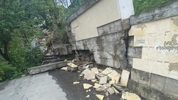 Две подпорные стены обрушились в Кисловодске из-за непогоды