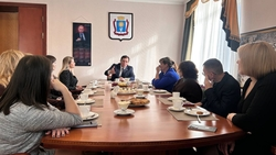 Глава Кисловодска обсудил развитие туризма с экскурсоводами за деловым завтраком