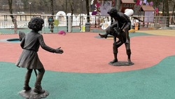 Скульптуры курортников появились на Старом озере в Кисловодске