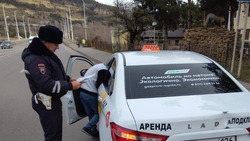 Сотрудники ГИБДД провели проверку работы такси в Кисловодске