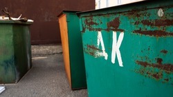 Мусоровоз не смог забрать отходы из-за припаркованного авто в Кисловодске