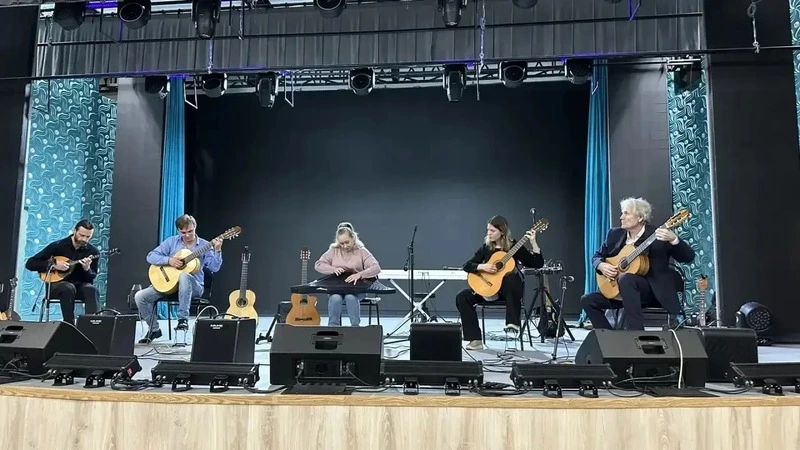 Музыкальные коллективы для уличных выступлений выбирают в Кисловодске