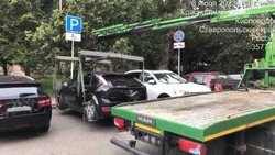 Припаркованную на месте для инвалидов иномарку отправили на штрафстоянку в Кисловодске