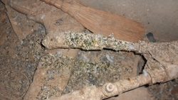 Жильцы многоэтажки пожаловались на антисанитарию на чердаке дома в Кисловодске