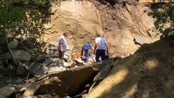 Два человека пострадали из-за обрушения грунта в Кисловодске