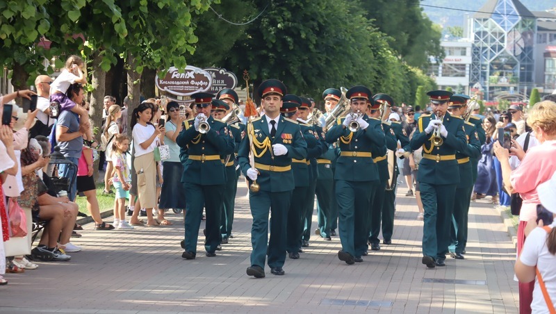Музыка, Кавказ, поэзия и служба: в Кисловодске завершился фестиваль военных оркестров — фоторепортаж