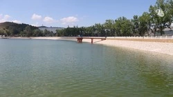 Мужчина заехал на территорию Старого озера в Кисловодске на мотоцикле