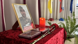 Парту героя в честь выпускника, погибшего в зоне СВО, отрыли в школе Кисловодска
