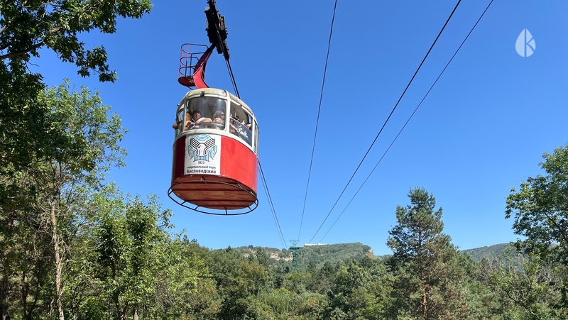 Работу канатной дороги временно приостановили в Кисловодске из-за сильного ветра