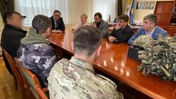 Глава Кисловодска встретился с вернувшимся из плена мобилизованным земляком 